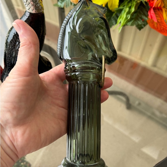 711- Four (4) Piece Collection Of Vintage Avon Glass Bottle Cologne Decanters. - Picture 8 of 11